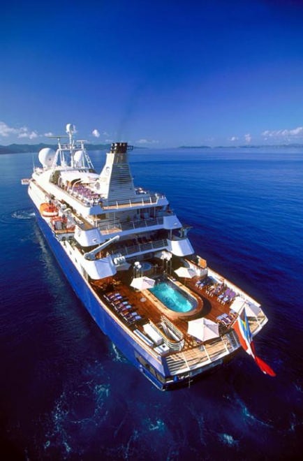 Aerial View of SeaDream II aft with pool deck & Balinese beds © SW
